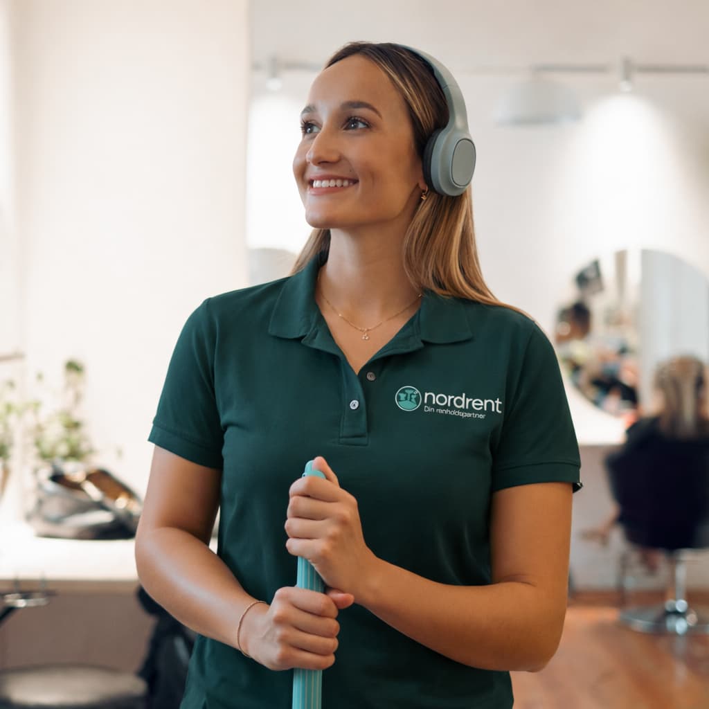 Renholder i arbeid